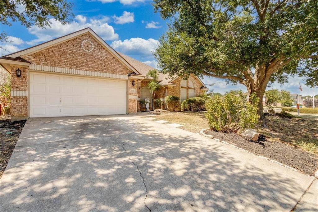 1025 Jessica Drive, Burleson, TX 76028