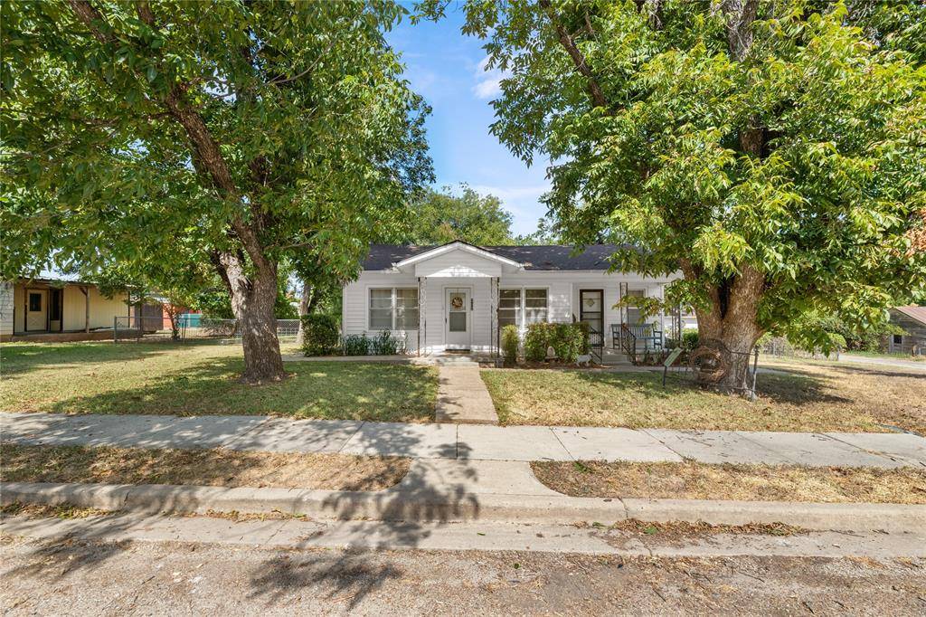 207 S Erath, Meridian, TX 76665