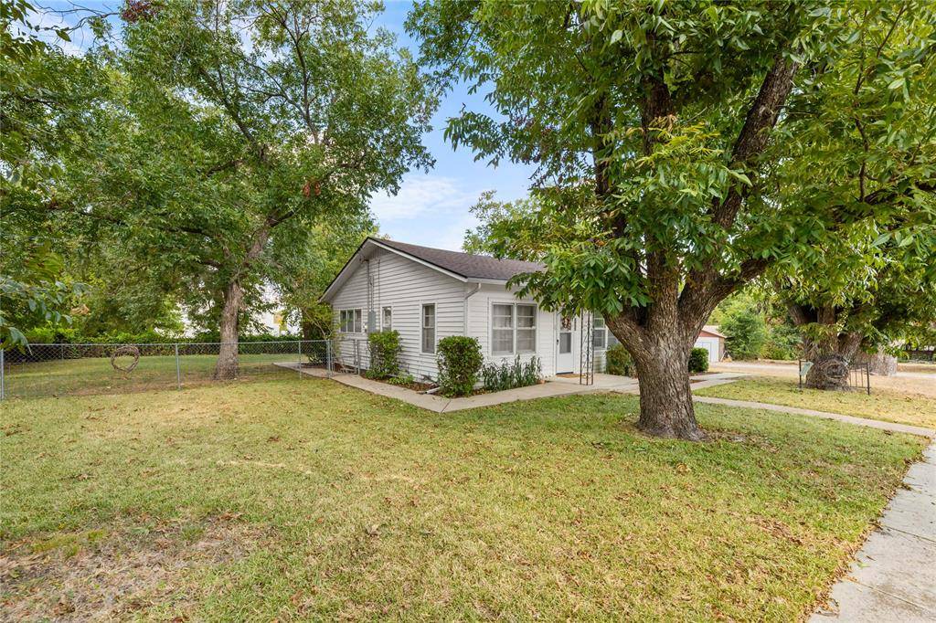 207 S Erath, Meridian, TX 76665