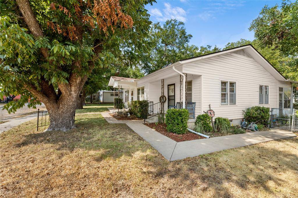 207 S Erath, Meridian, TX 76665