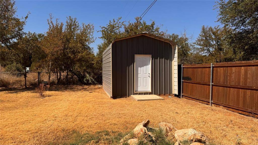 2804 Cedarhill Street, Granbury, TX 76048