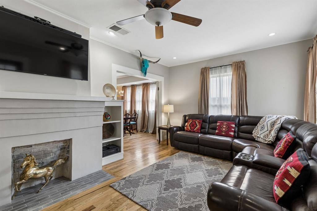 1011 Woodlawn Avenue, Dallas, TX 75208