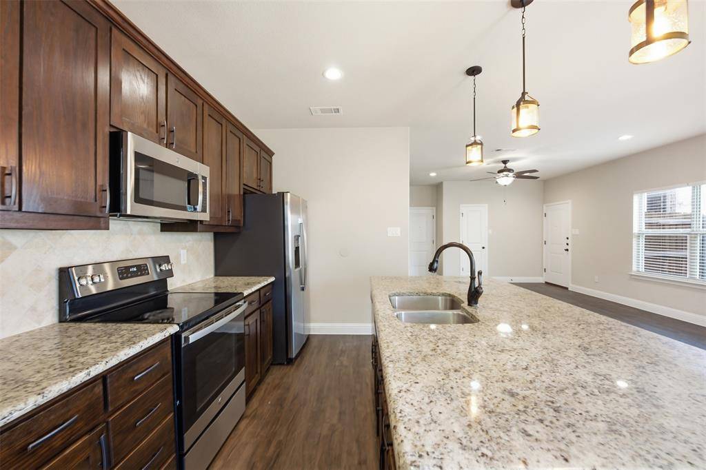 809 Jameson Street, Weatherford, TX 76086