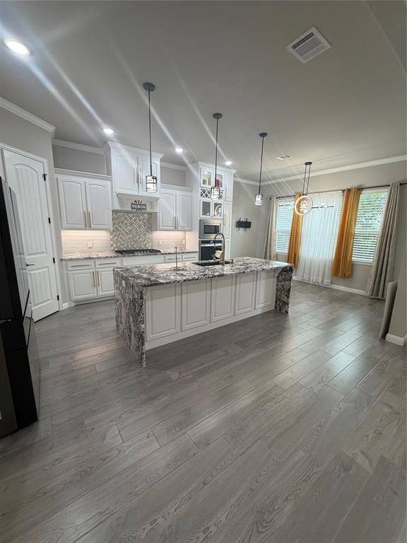 4005 Gallivant Drive, Granbury, TX 76049