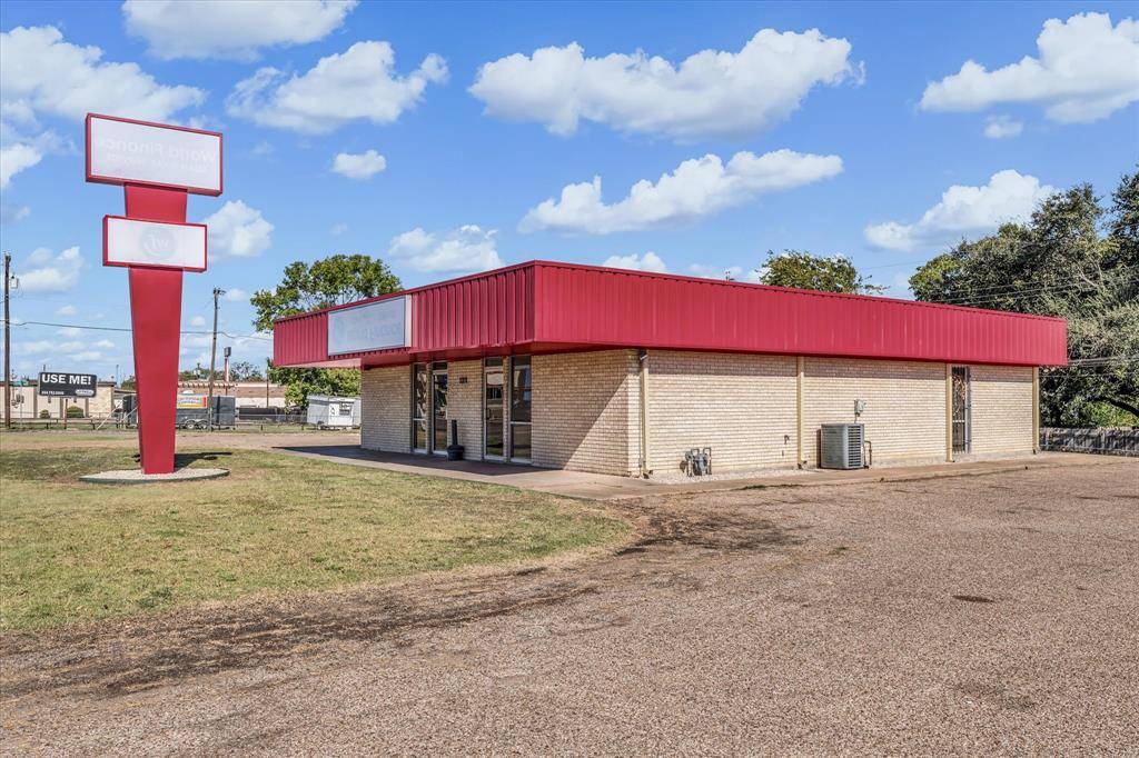 1311 N New Road, Waco, TX 76710