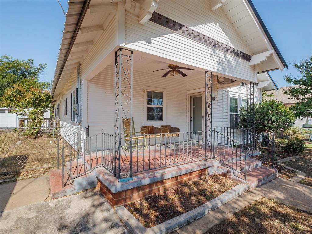 211 N Nueces Street, Coleman, TX 76834
