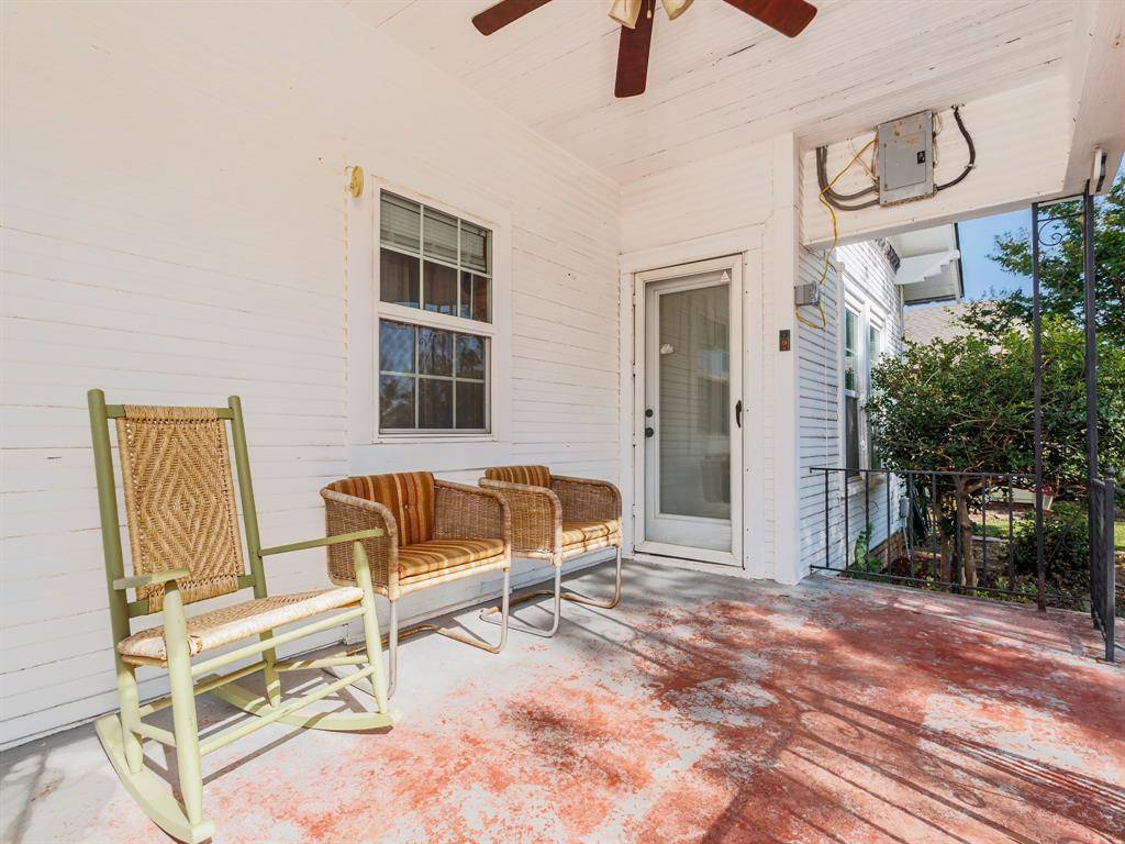 211 N Nueces Street, Coleman, TX 76834