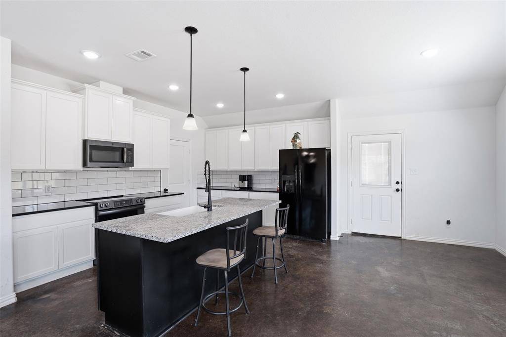 3809 Pine Road, Poolville, TX 76487