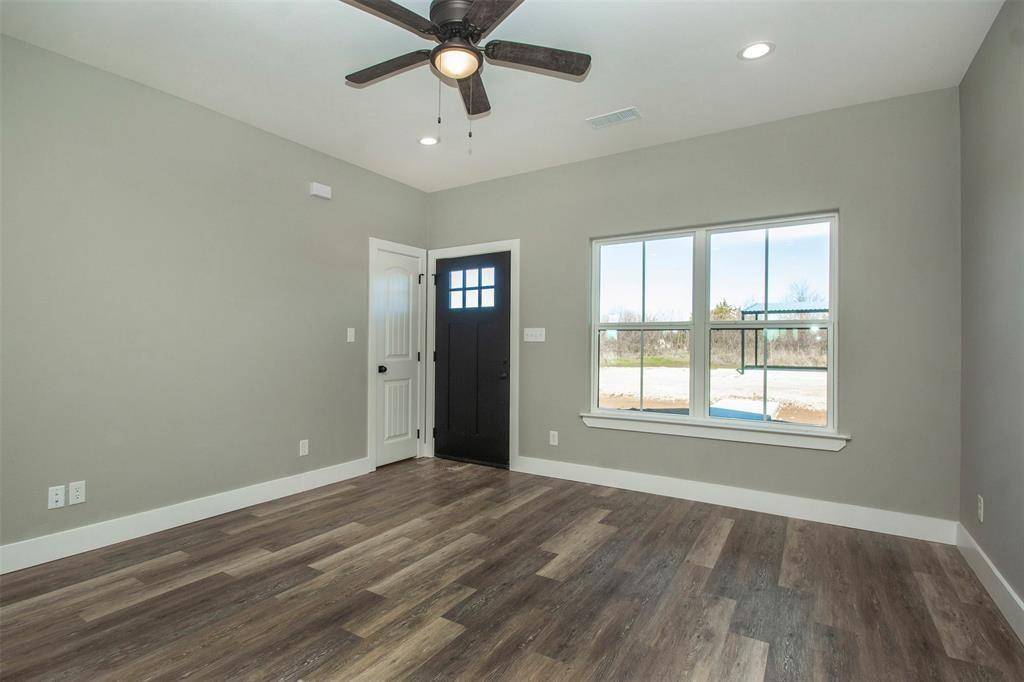 20494 US Highway 377 #C, Whitesboro, TX 76273