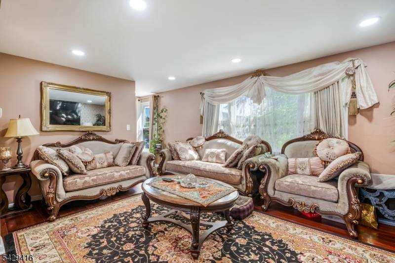 40 Jefferson Dr, Piscataway Twp., NJ 08854