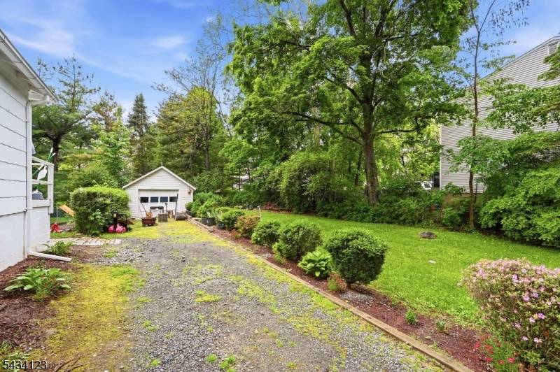 12 Bodnar St, Bernardsville Boro, NJ 07924