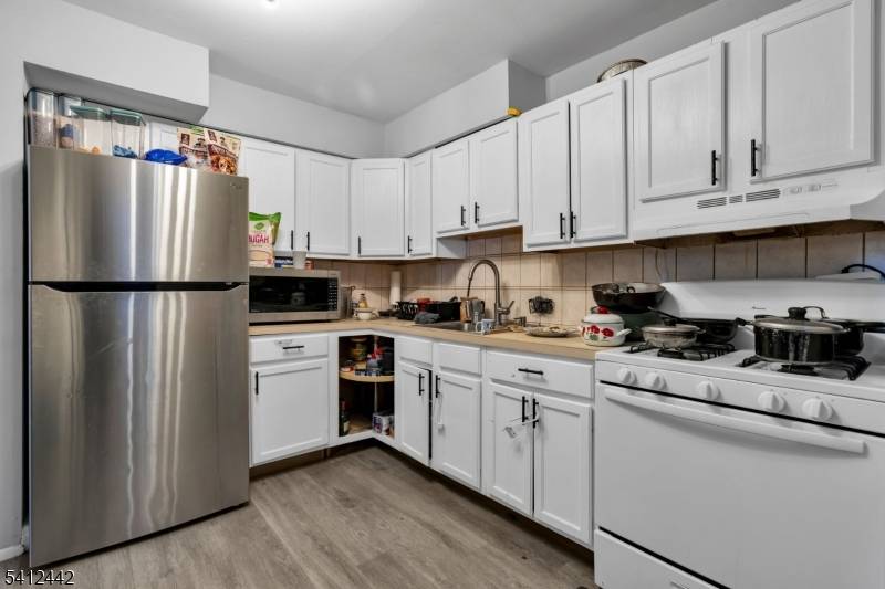 208 E Price St, Linden City, NJ 07036