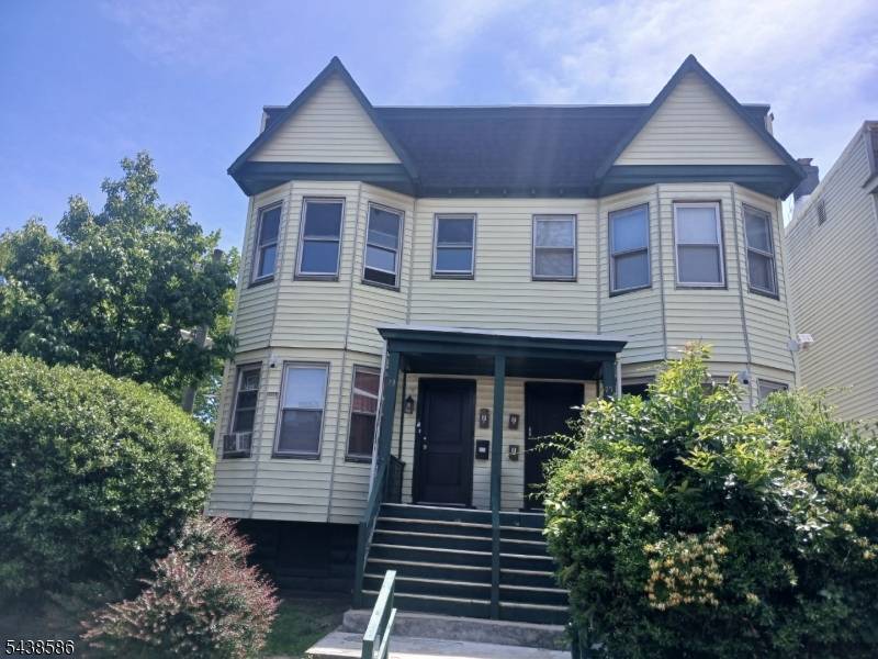 73 Franklin St, East Orange City, NJ 07017