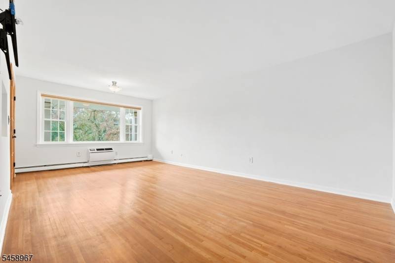 605 Grove St #8, Clifton City, NJ 07013