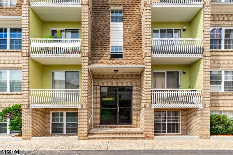 272 Walnut St #5D, Newark City, NJ 07105
