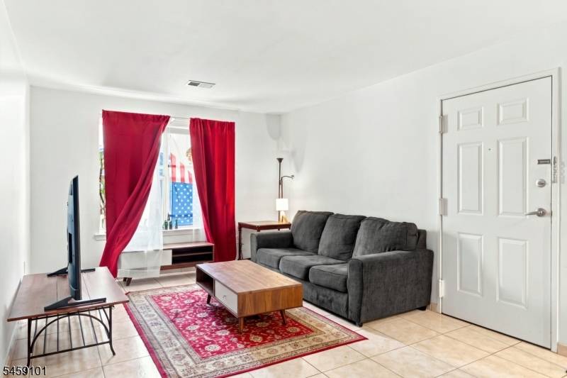 272 Walnut St #5D, Newark City, NJ 07105