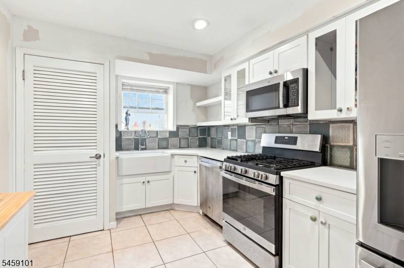 272 Walnut St #5D, Newark City, NJ 07105