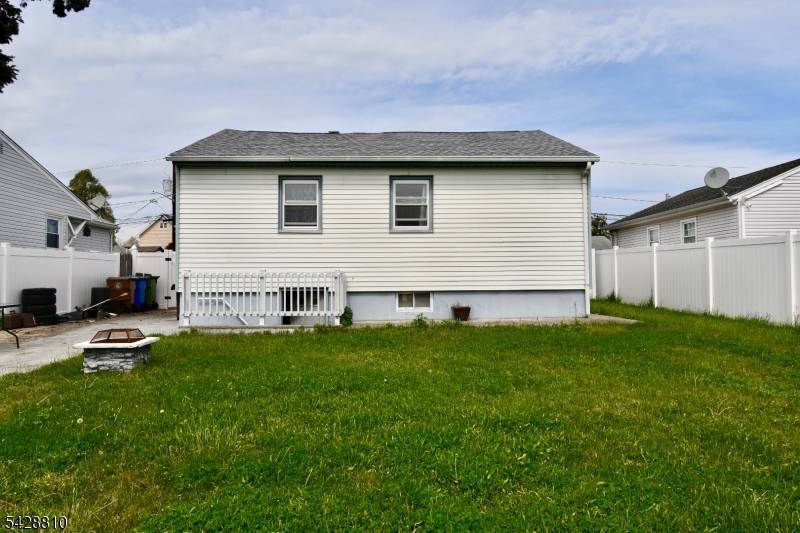 831 Smith St, Linden City, NJ 07036
