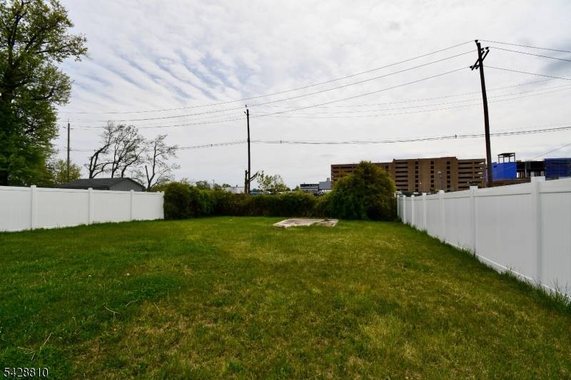 831 Smith St, Linden City, NJ 07036