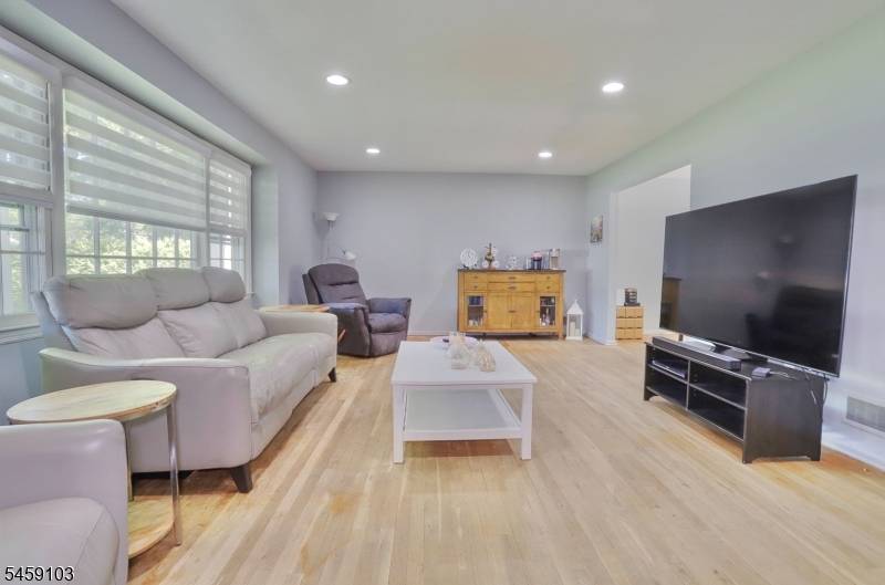 93 Summit Ct, Westfield Town, NJ 07090