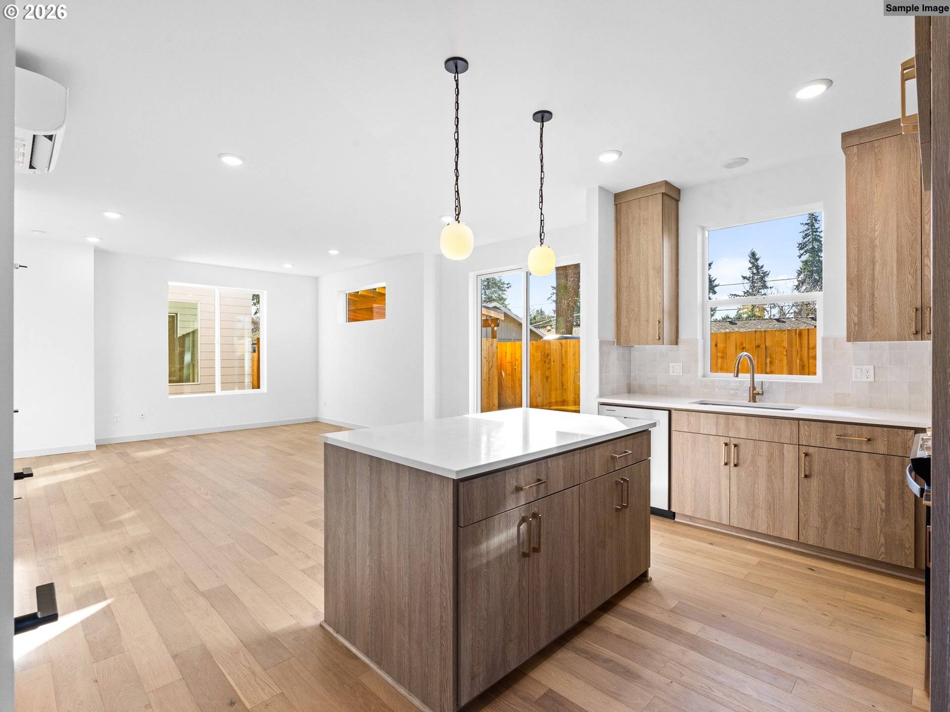 7458 SE Tolman ST, Portland, OR 97206