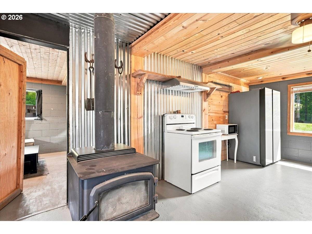 8525 LEWIS RIVER RD, Ariel, WA 98603