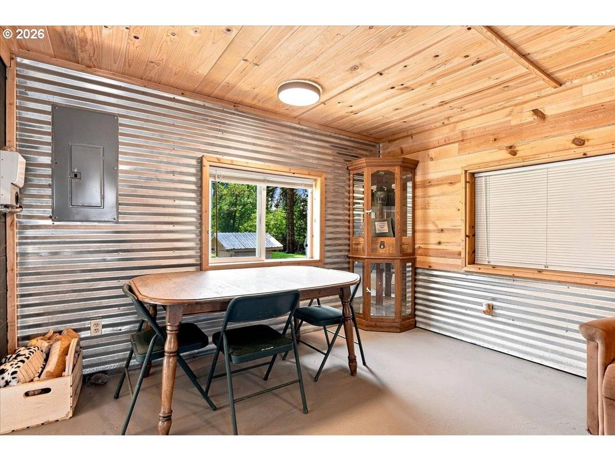 8525 LEWIS RIVER RD, Ariel, WA 98603