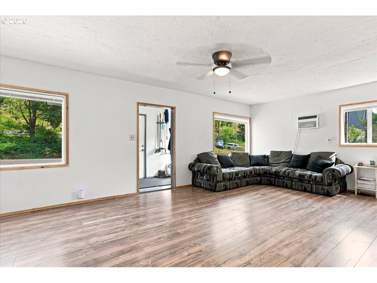 8525 LEWIS RIVER RD, Ariel, WA 98603