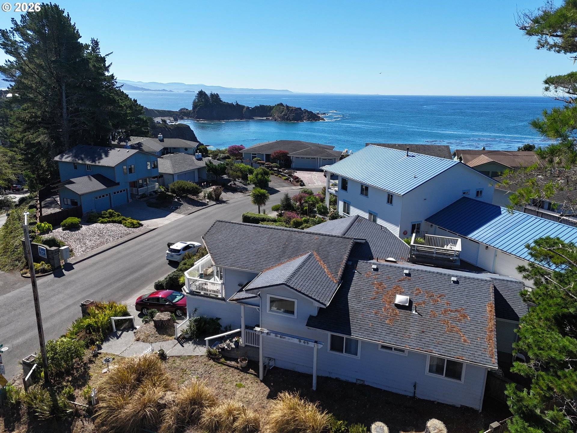 1102 SANDY LN, Brookings, OR 97415