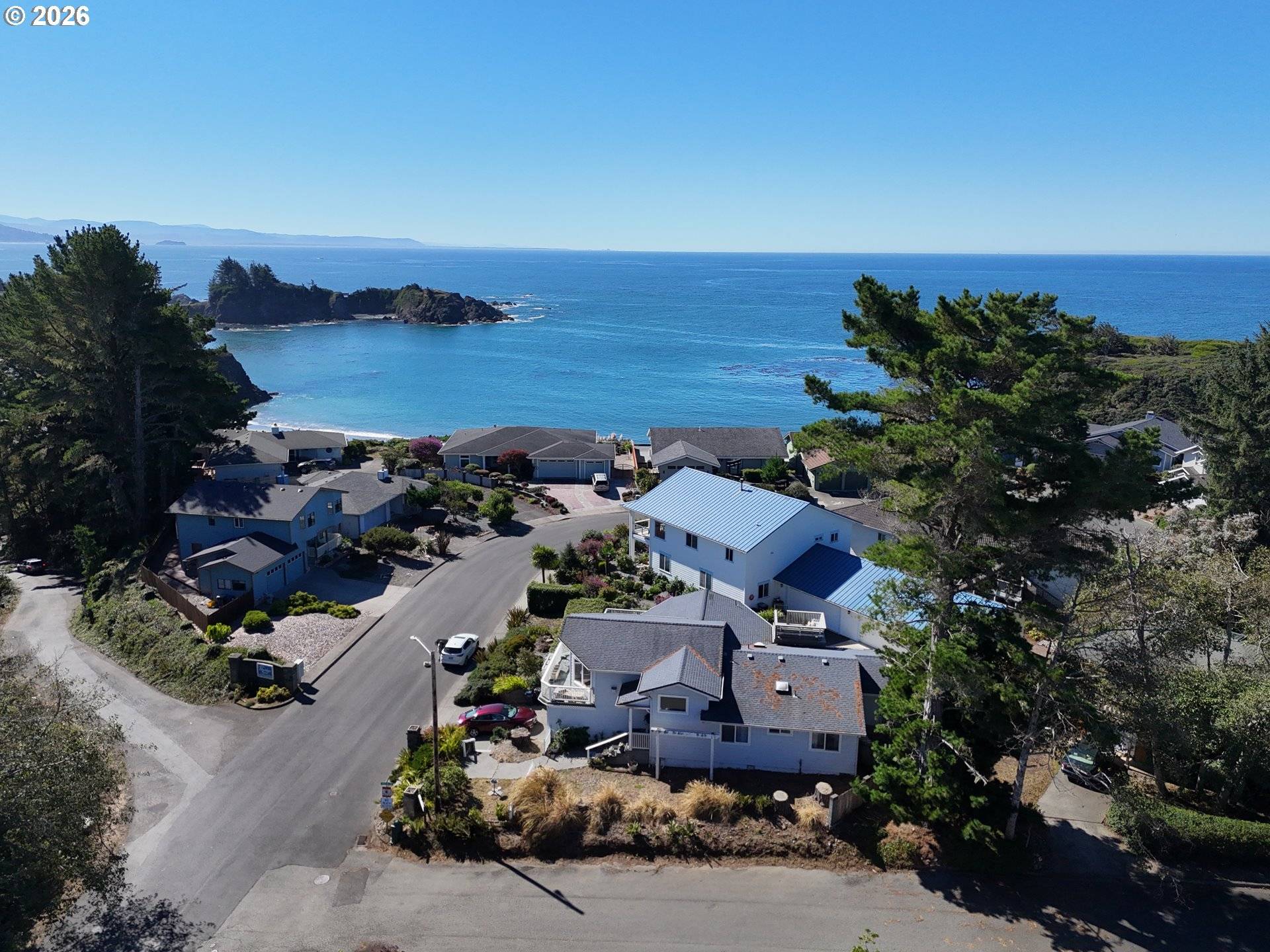 1102 SANDY LN, Brookings, OR 97415