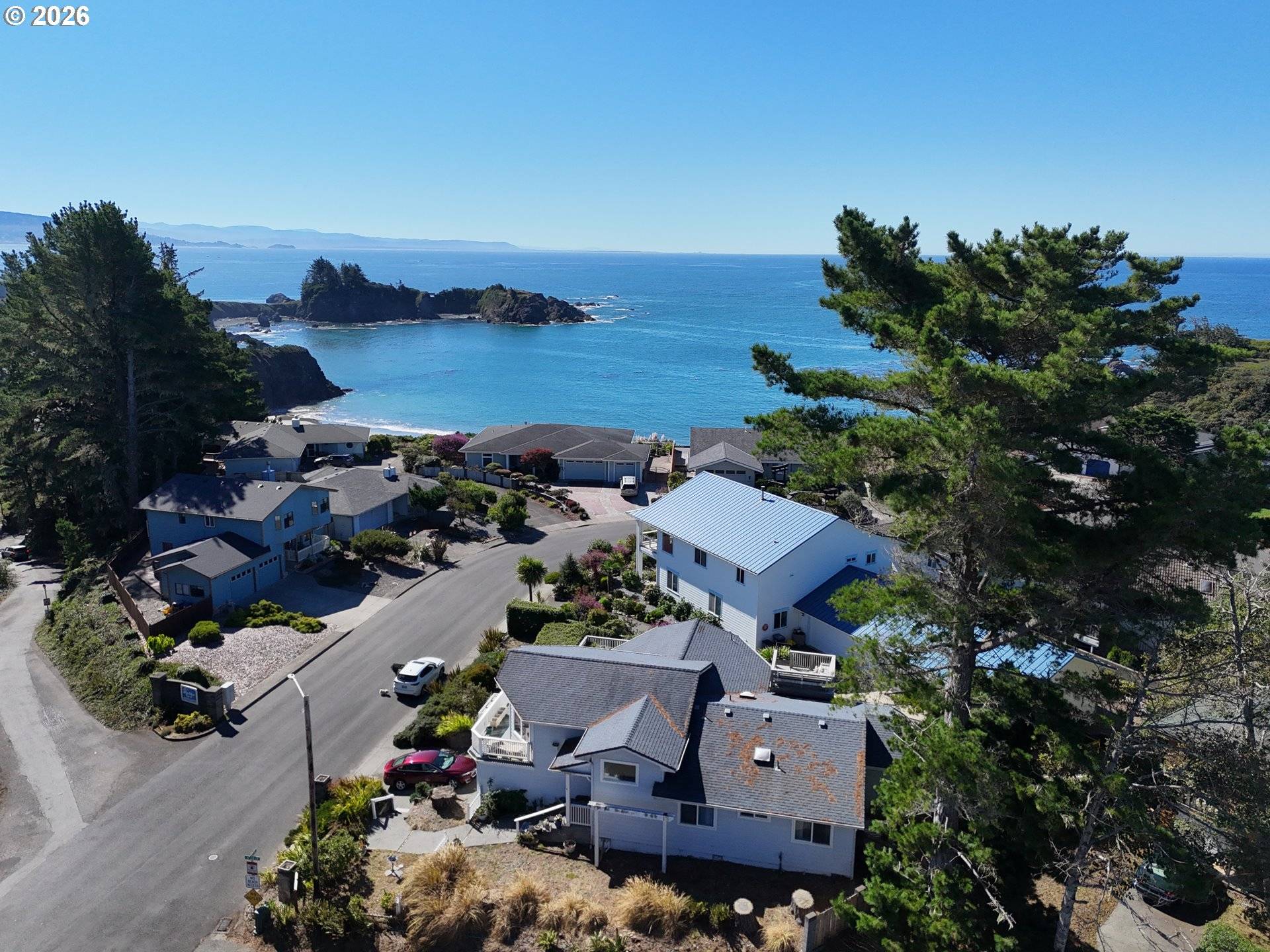 1102 SANDY LN, Brookings, OR 97415