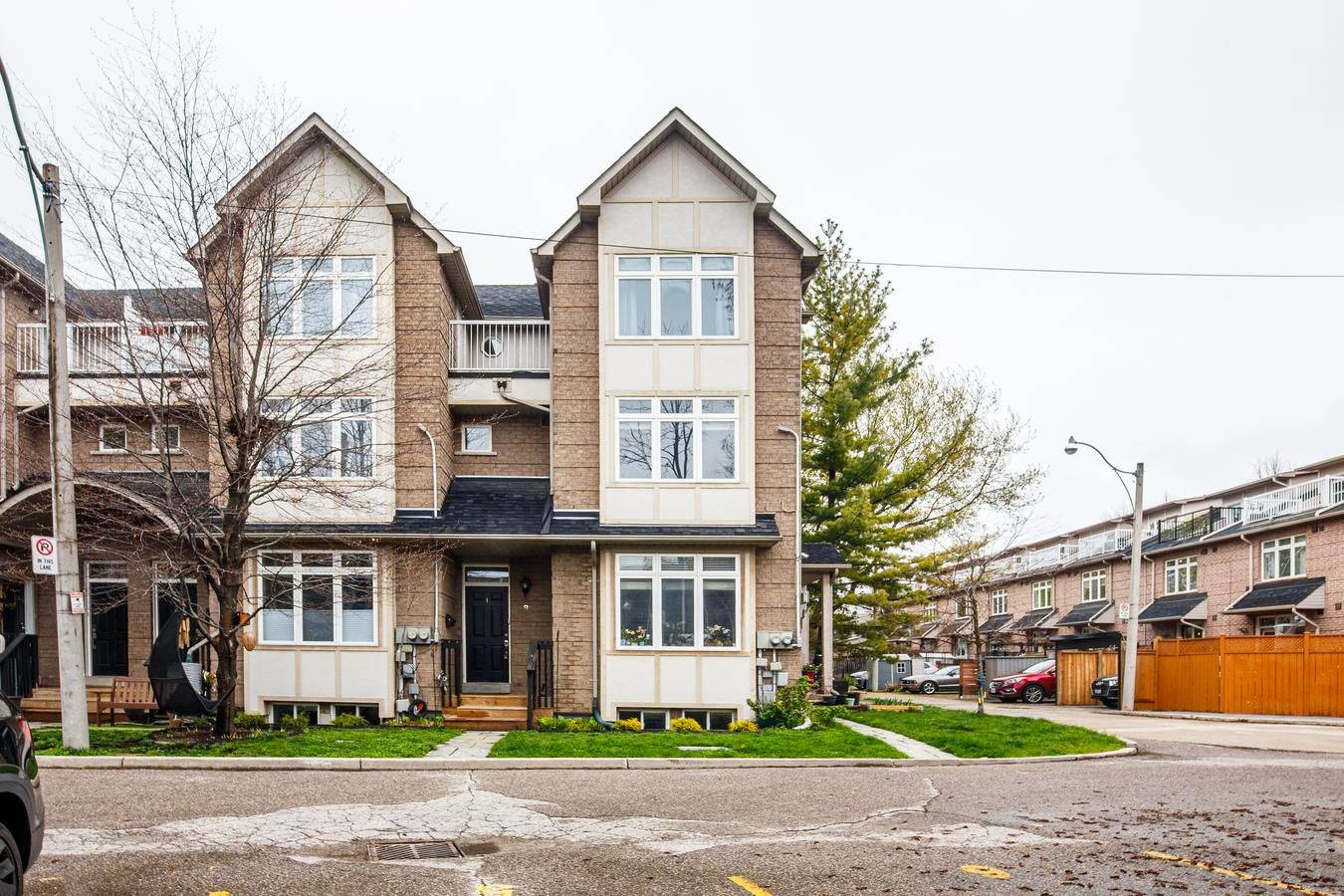 1 Bastedo AVE #8, Toronto E02, ON M4C 5S7