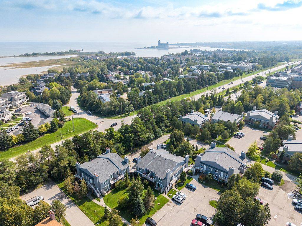 19 Dawson DR #68, Collingwood, ON L9Y 5B4