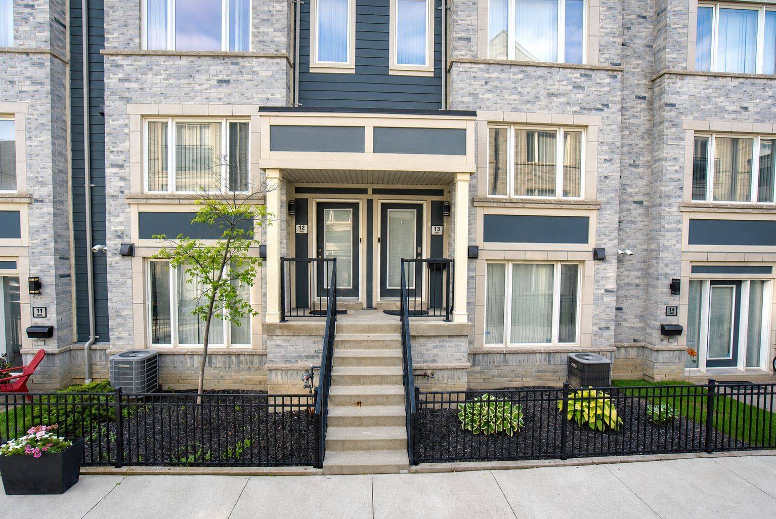 5035 Oscar Peterson BLVD #12, Mississauga, ON L5M 0P4