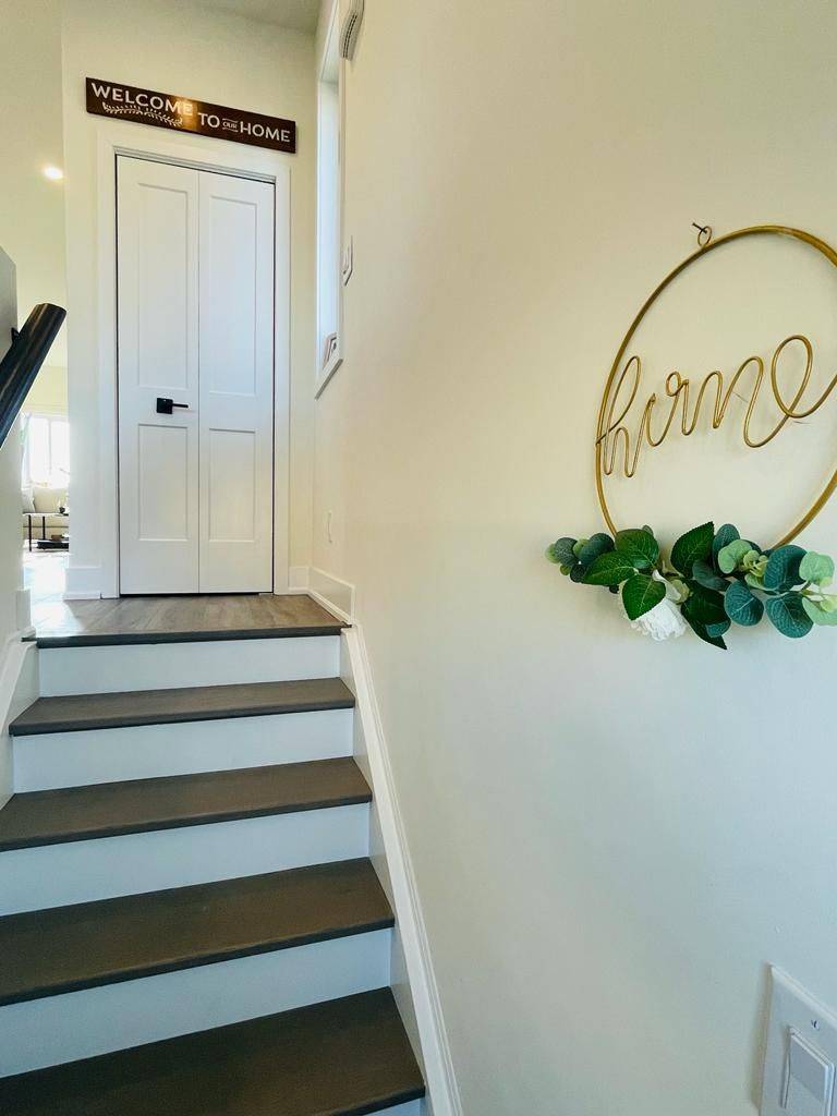 49 Edenrock DR, Hamilton, ON L8E 0G6