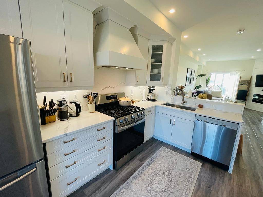 49 Edenrock DR, Hamilton, ON L8E 0G6