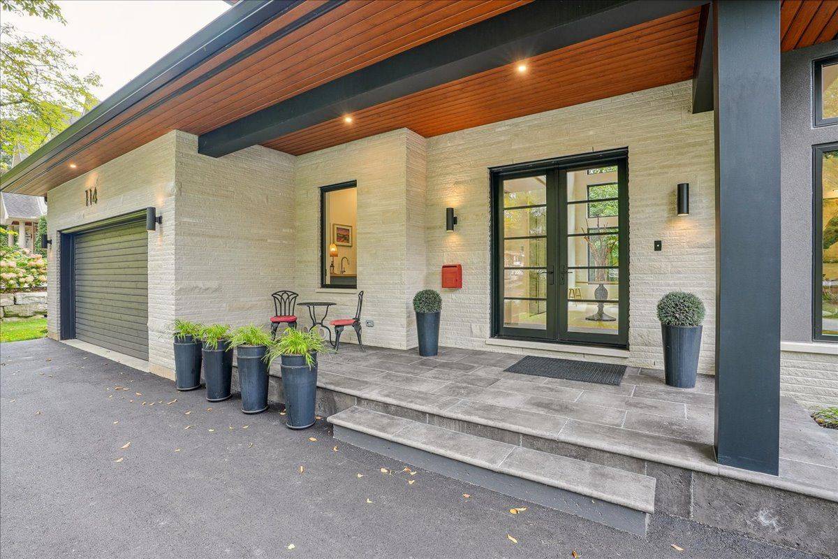 114 Reding RD, Hamilton, ON L9G 1M8