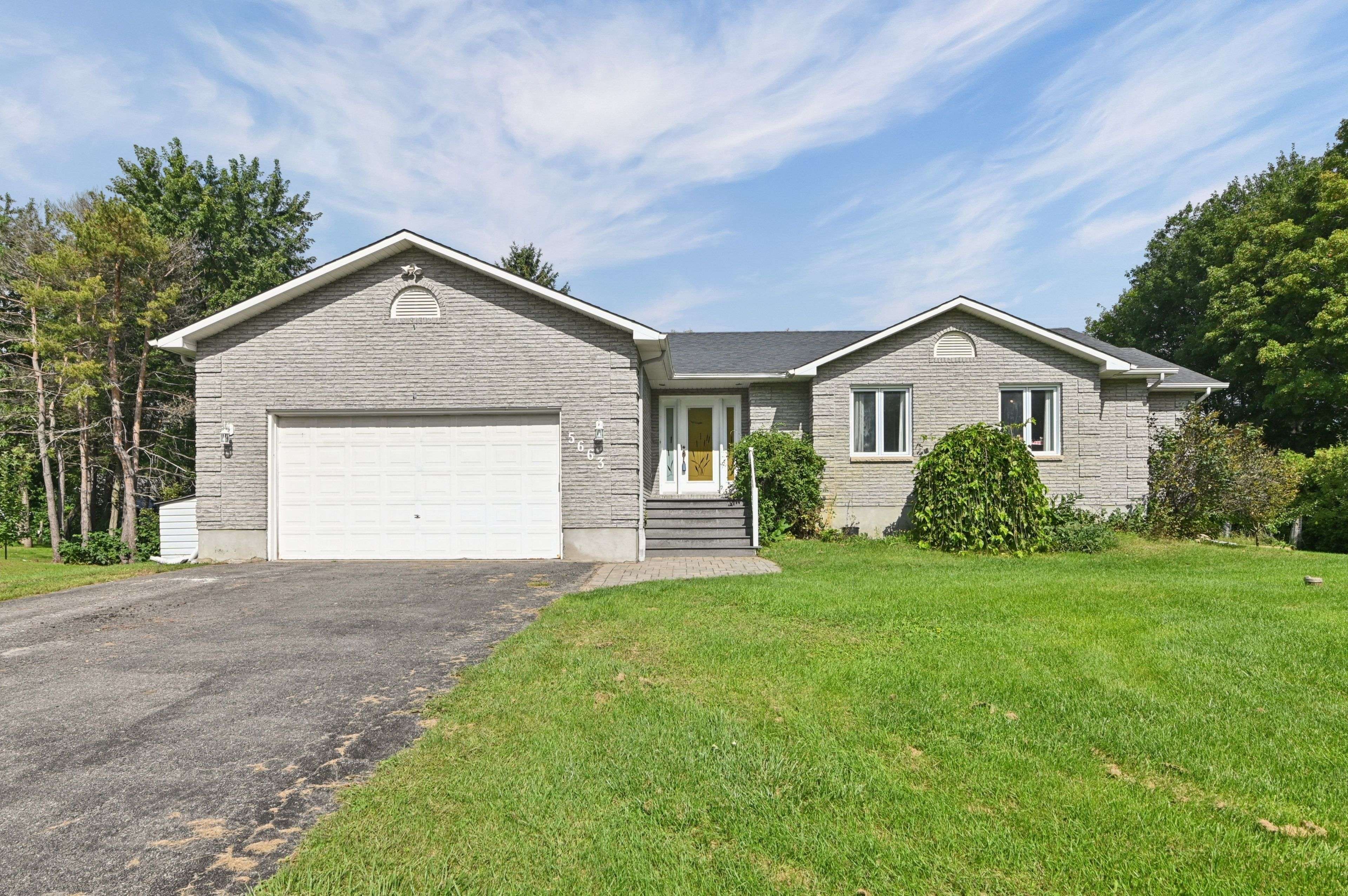 5663 Ferdinand ST, Greely - Metcalfe - Osgoode - Vernon And Area, ON K0A 2W0