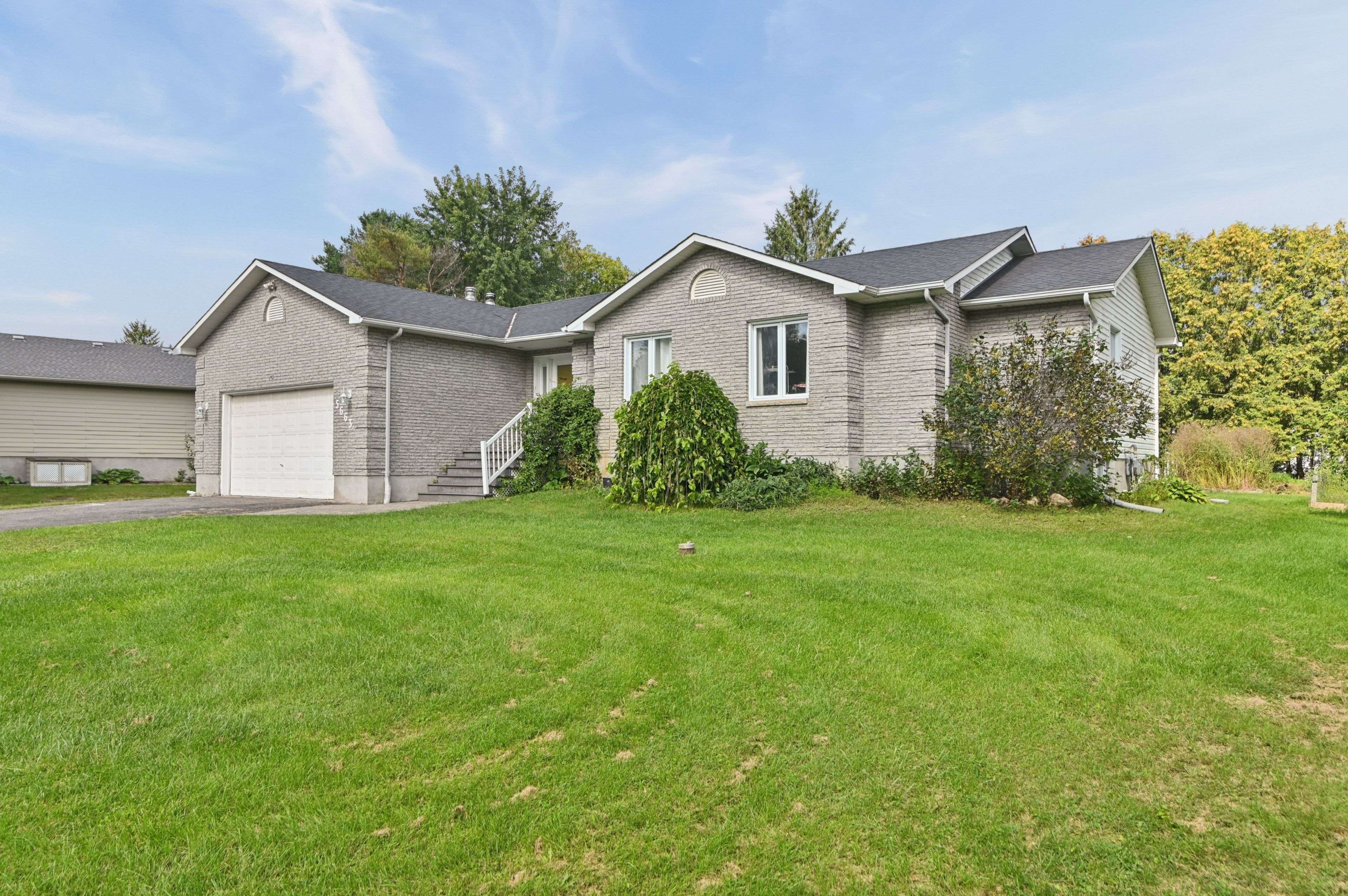 5663 Ferdinand ST, Greely - Metcalfe - Osgoode - Vernon And Area, ON K0A 2W0