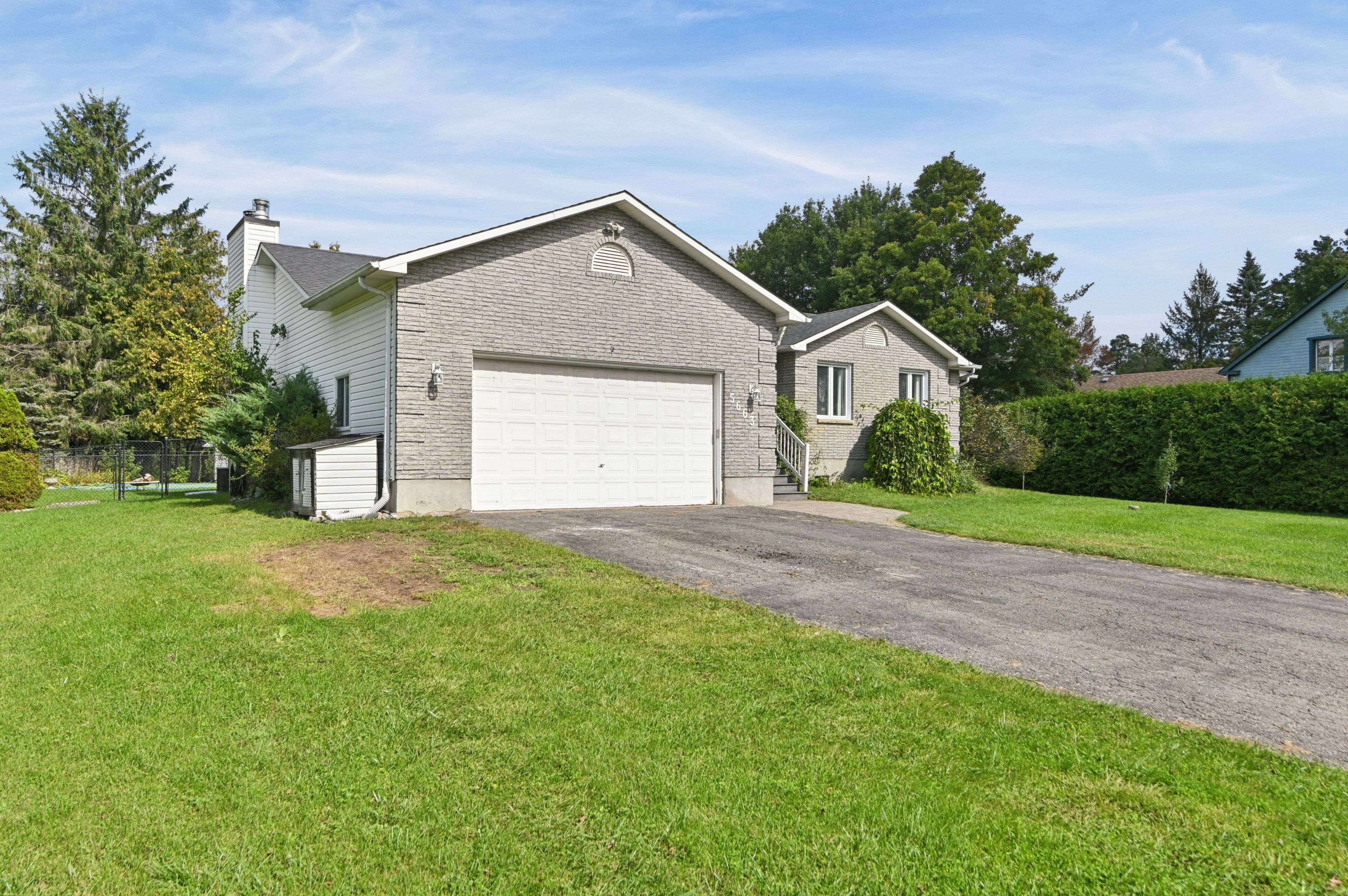 5663 Ferdinand ST, Greely - Metcalfe - Osgoode - Vernon And Area, ON K0A 2W0