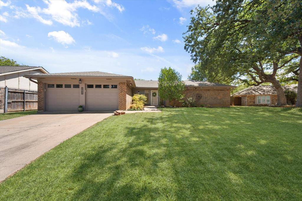 2709 Burnwood Court, Arlington, TX 76016