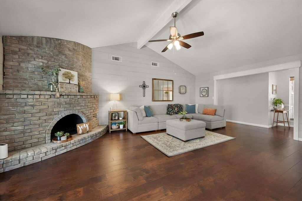 2709 Burnwood Court, Arlington, TX 76016