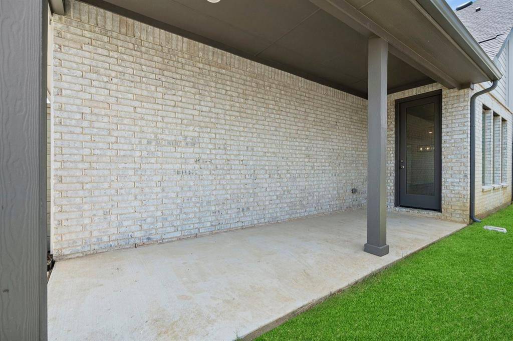 9221 Rolling Meadow Way, Denton, TX 76207