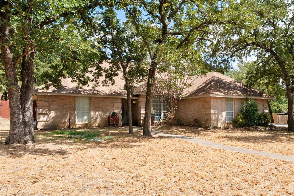512 Shady Oaks Trail, Burleson, TX 76028