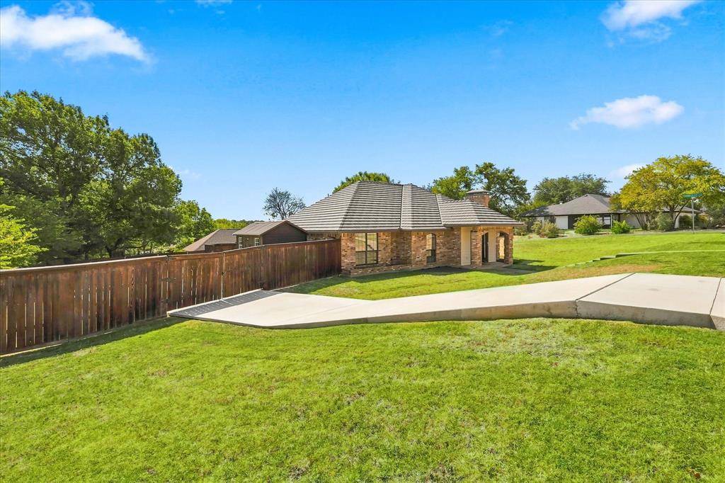 8712 Lake Country Drive, Fort Worth, TX 76179