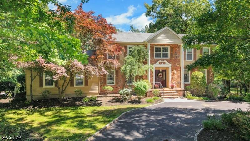 10 Moonshadow Ct, Kinnelon Boro, NJ 07405