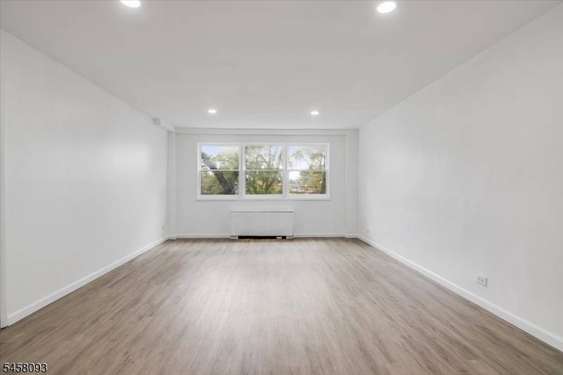 39 E 39Th St #2J, Paterson City, NJ 07514