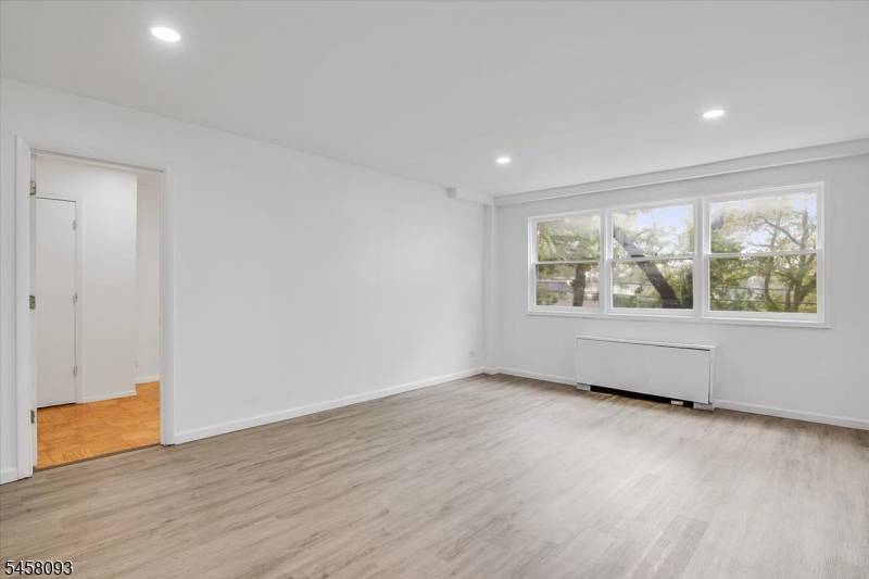 39 E 39Th St #2J, Paterson City, NJ 07514