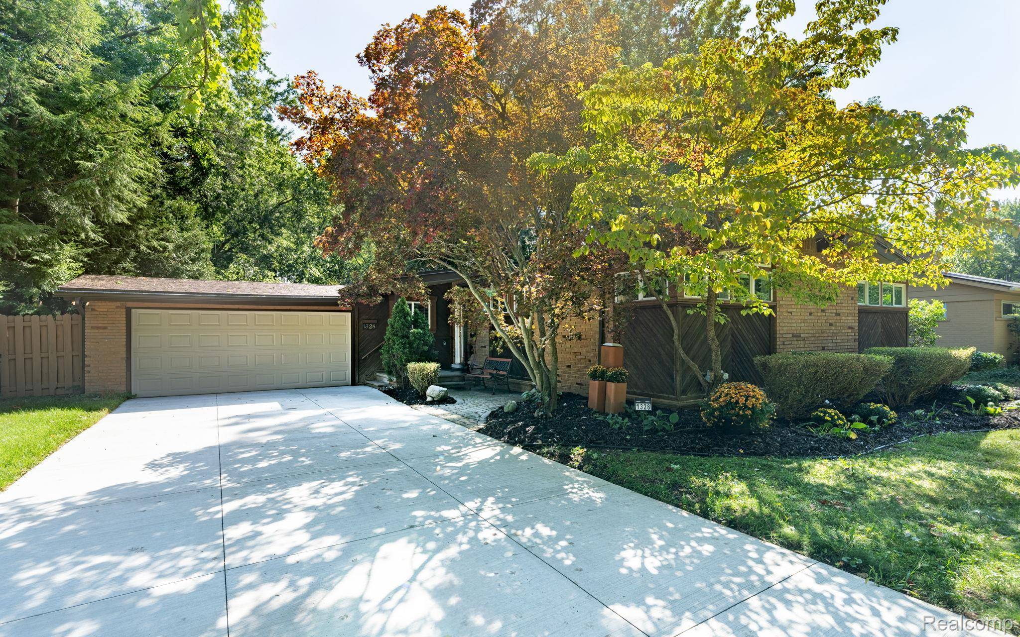 1328 Wrenwood DR, Troy, MI 48084