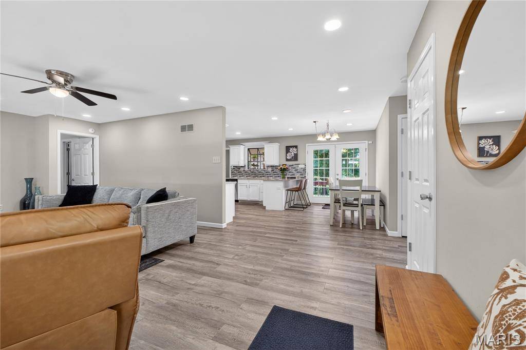 105 Lansing AVE, St Louis, MO 63043